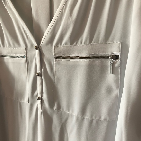 Reitmans | White blouse with silver detail *NWOT - Picture 3 of 5
